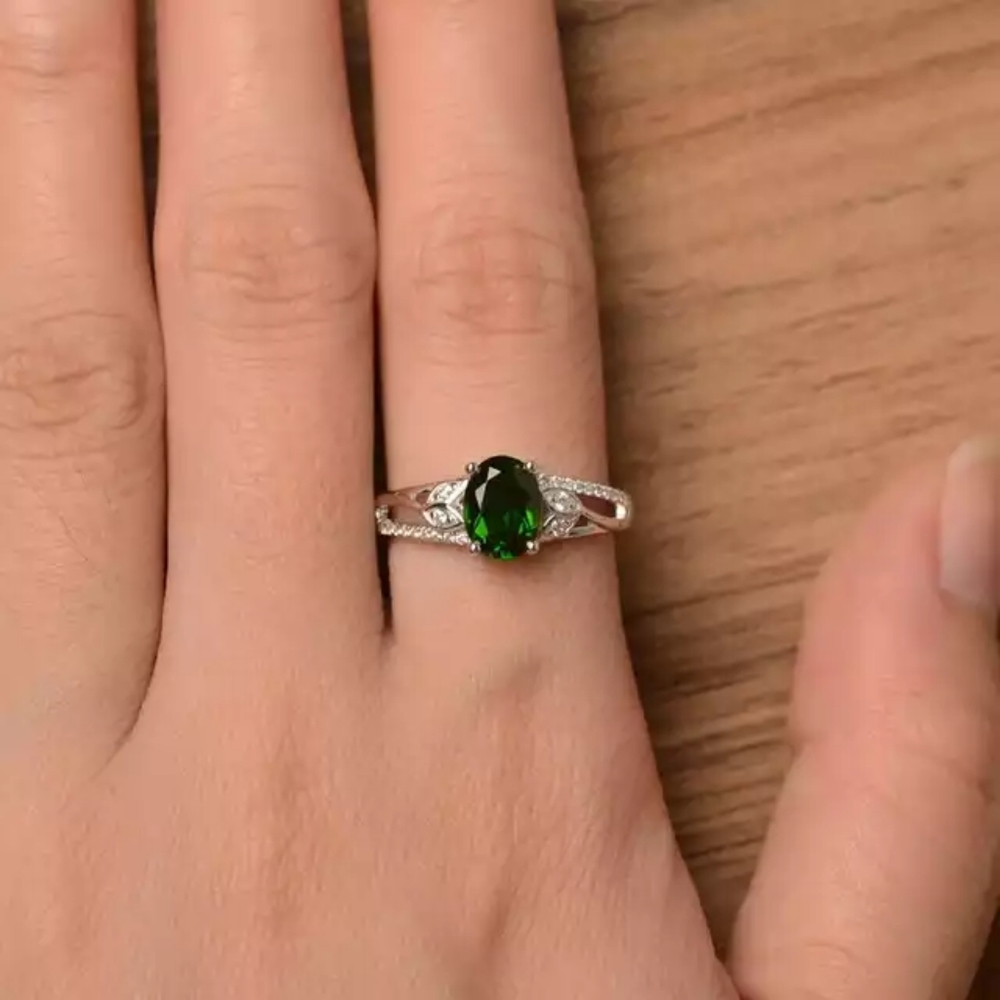 New 925 Silver Leaf Emerald Ring - Picture 2 of 2